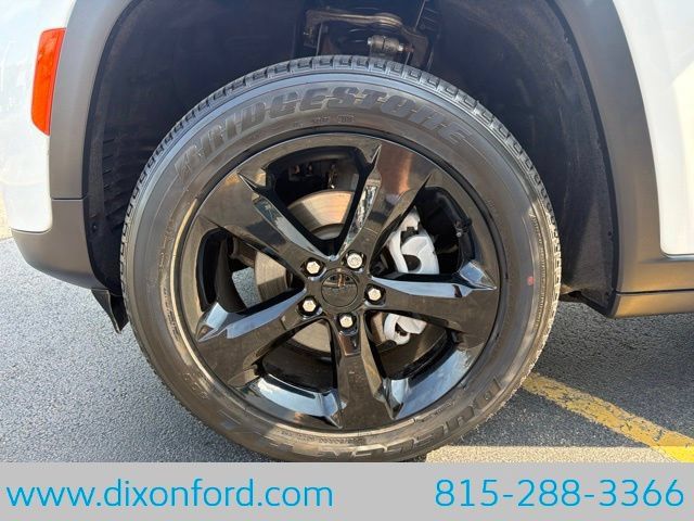 Used 2024 Jeep Grand Cherokee Altitude AWD/4WD image 29