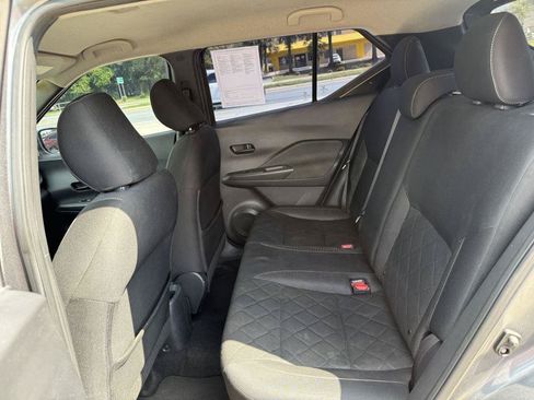 Used 2019 Nissan Kicks S FWD image 10