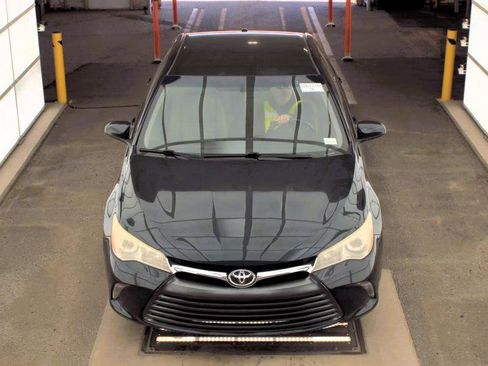 Used 2015 Toyota Camry XLE image 2