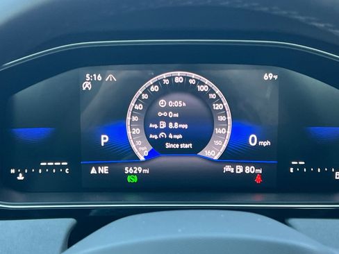 Certified 2025 Volkswagen Jetta SE w/ Sunroof Package image 23