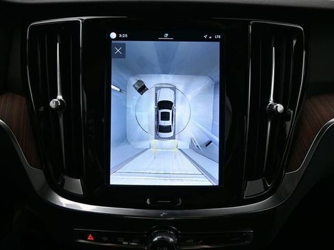 Used 2025 Volvo S60 B5 Plus image 21