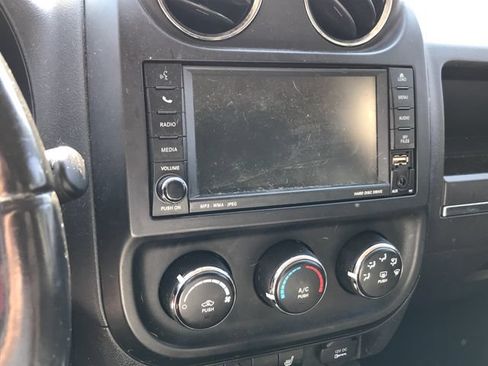 Used 2011 Jeep Compass Sport FWD image 7