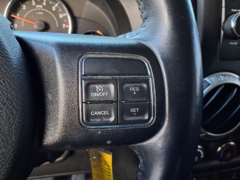 Used 2018 Jeep Wrangler Unlimited Sahara w/ Connectivity Group image 24