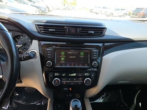 Used 2021 Nissan Rogue Sport SL w/ Premium Package image 18