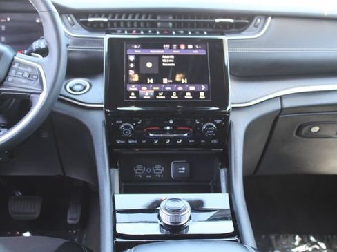 Used 2023 Jeep Grand Cherokee L Laredo AWD/4WD image 16