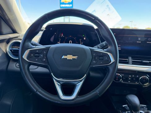 Used 2024 Chevrolet Trax LT w/ Driver Confidence Package FWD image 17