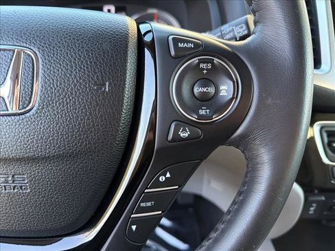 Used 2018 Honda Pilot Touring image 16