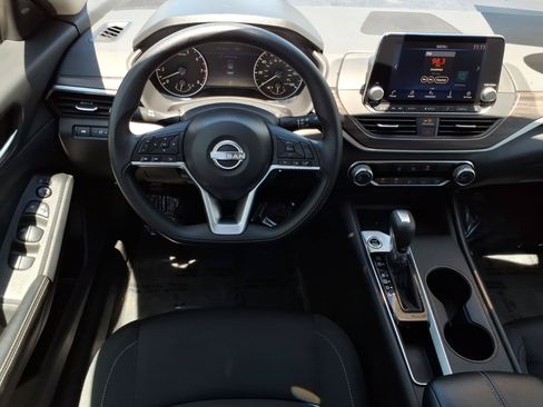 Used 2025 Nissan Altima 2.5 SV FWD image 16