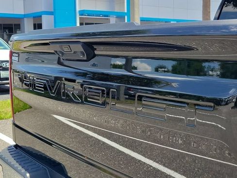 Used 2023 Chevrolet Silverado 1500 LT AWD/4WD image 8