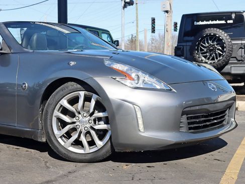 Used 2013 Nissan 370Z Touring image 3