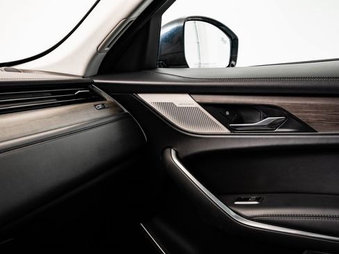 Used 2021 Jaguar F-PACE S image 40