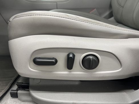 Used 2018 GMC Acadia SLT image 13