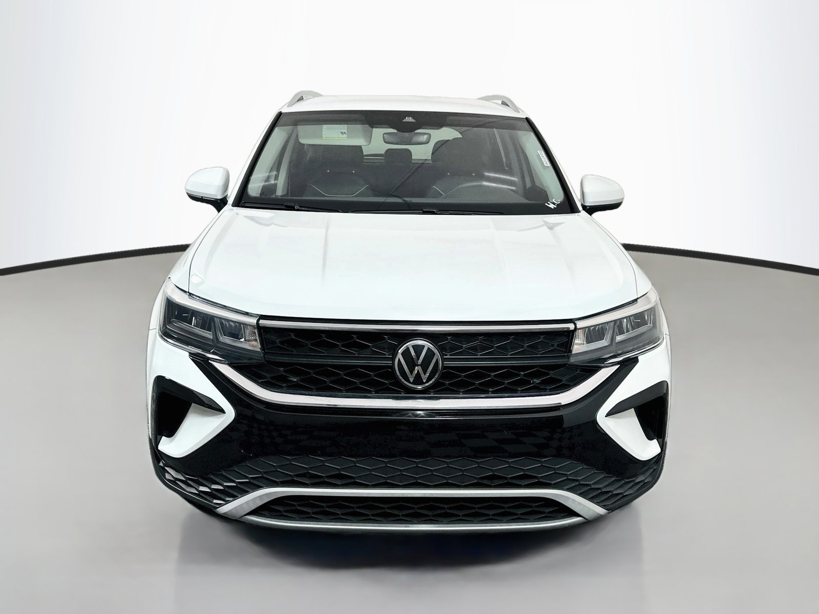 Used 2023 Volkswagen Taos SE w/ Black Wheel Package FWD image 2