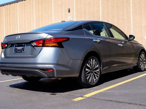 Used 2024 Nissan Altima 2.5 SV image 9
