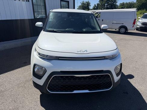 Used 2022 Kia Soul LX w/ Technology Package FWD image 3