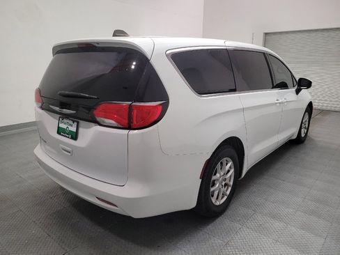 Used 2023 Chrysler Voyager LX FWD image 9