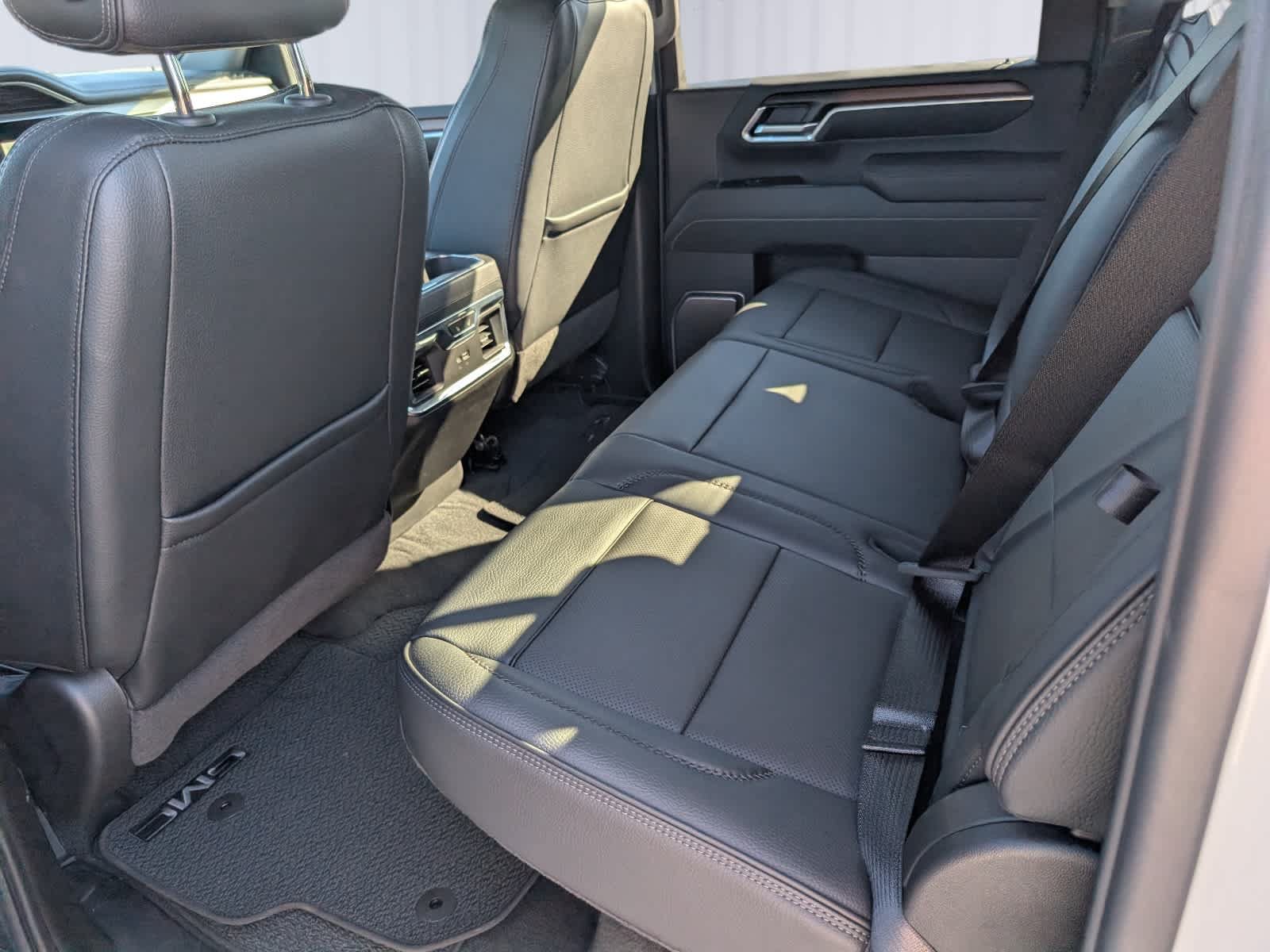 Certified 2026 GMC Sierra 3500 Denali AWD/4WD image 17