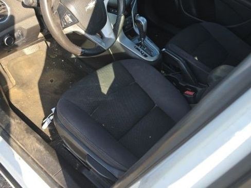 Used 2013 Chevrolet Cruze LT image 3