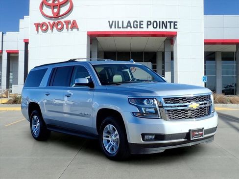 Used 2019 Chevrolet Suburban LT image 10