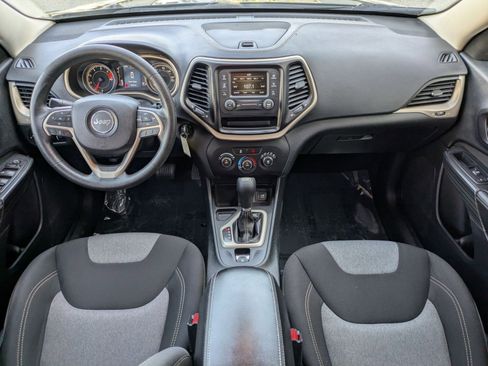 Used 2016 Jeep Cherokee Sport FWD image 23