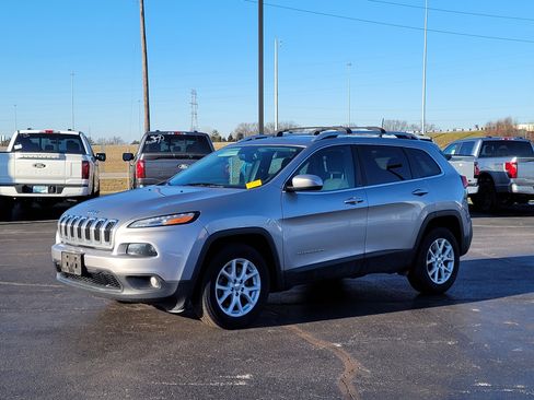 Used 2017 Jeep Cherokee Latitude w/ Comfort/Convenience Group image 8