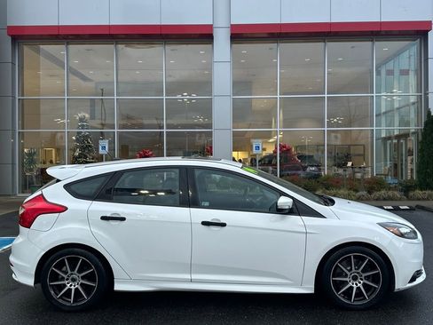 Used 2014 Ford Focus ST w/ Equipment Group 202A image 2