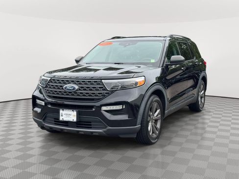 Used 2021 Ford Explorer XLT w/ Equipment Group 202A RWD image 3