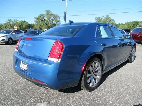 Used 2021 Chrysler 300 Touring w/ Chrome Appearance Package RWD image 7