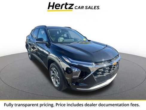 Used 2025 Chevrolet Trax LT FWD image 1