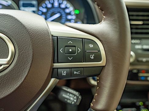 Used 2018 Lexus RX 450h AWD w/ Luxury Package image 21