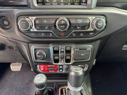 Used 2021 Jeep Wrangler Unlimited Rubicon w/ Trailer Tow Package AWD/4WD image 17