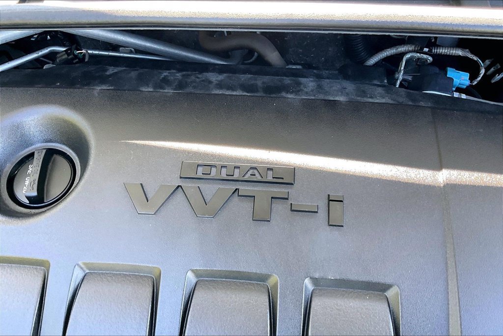 Used 2018 Toyota Corolla LE FWD image 32