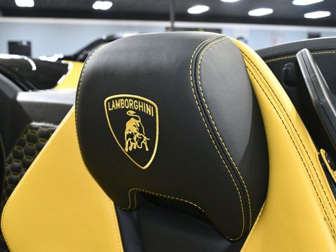 Used 2018 Lamborghini Huracan LP 580-2 image 9