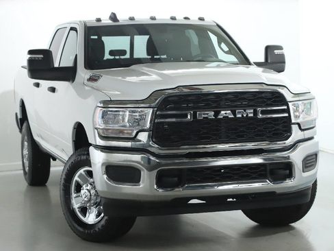Used 2024 RAM 2500 Tradesman w/ Chrome Appearance Group AWD/4WD image 2