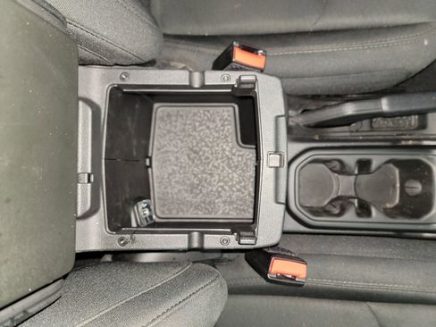 Used 2023 Jeep Wrangler Unlimited Sport AWD/4WD image 29
