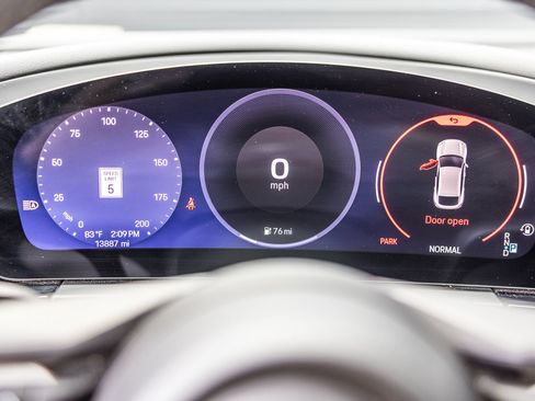 Certified 2025 Porsche Macan 4S Electric AWD/4WD image 17