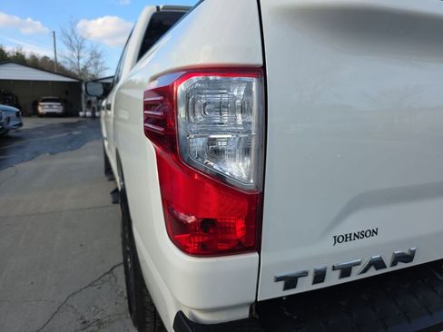 Used 2022 Nissan Titan SV image 37