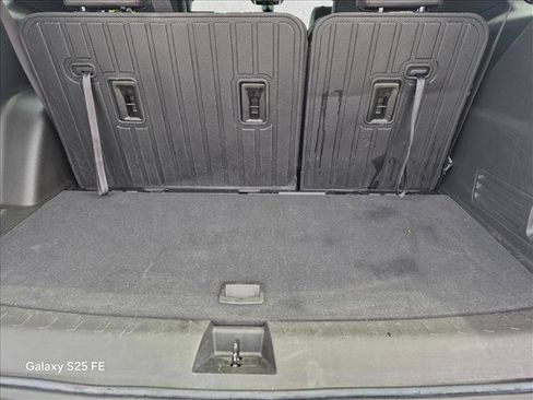 Used 2023 Chevrolet Traverse RS FWD image 6