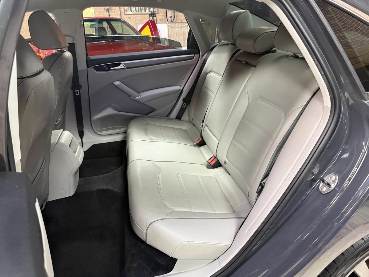 Used 2017 Volkswagen Passat 1.8T R-Line FWD image 27
