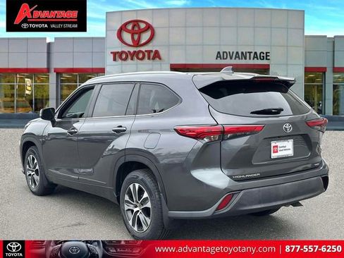Used 2023 Toyota Highlander XLE AWD/4WD image 10