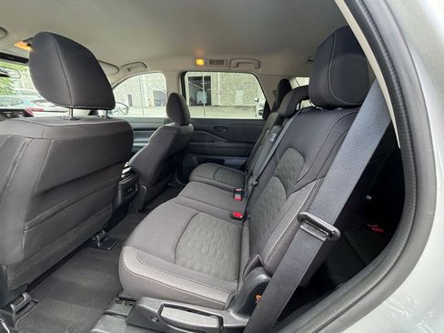Used 2025 Nissan Pathfinder SV FWD image 28