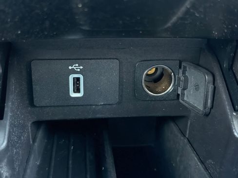 Used 2018 Ford Explorer XLT w/ Equipment Group 202A image 31