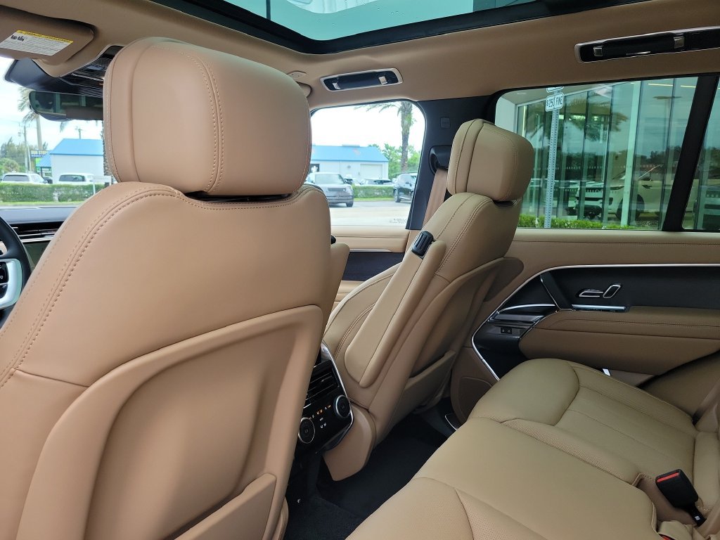 New 2027 Land Rover Range Rover SE AWD/4WD image 17