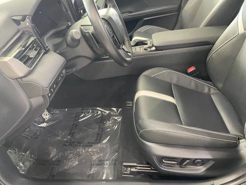 Used 2025 Toyota Camry SE image 15