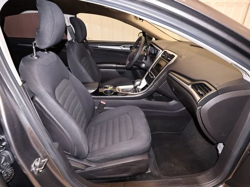 Used 2013 Ford Fusion SE FWD image 19