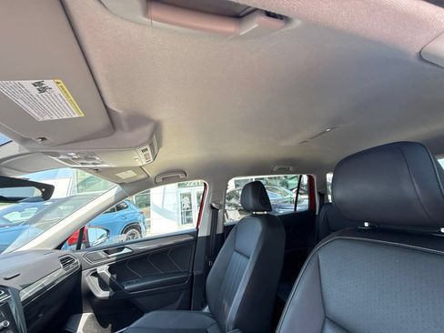 Used 2023 Volkswagen Tiguan SE AWD/4WD image 15