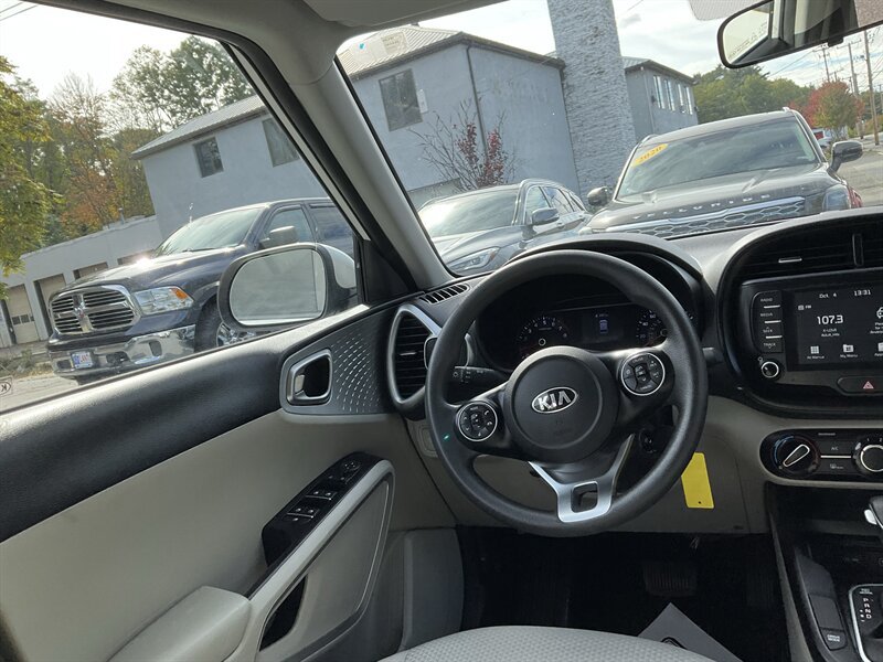 Used 2021 Kia Soul LX FWD image 16