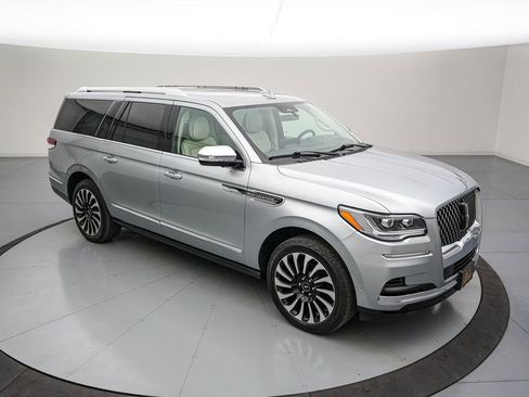Used 2022 Lincoln Navigator L Black Label AWD/4WD image 3