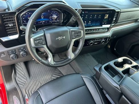 Used 2024 Chevrolet Silverado 1500 LT Trail Boss w/ LPO, Dark Essentials Package AWD/4WD image 18