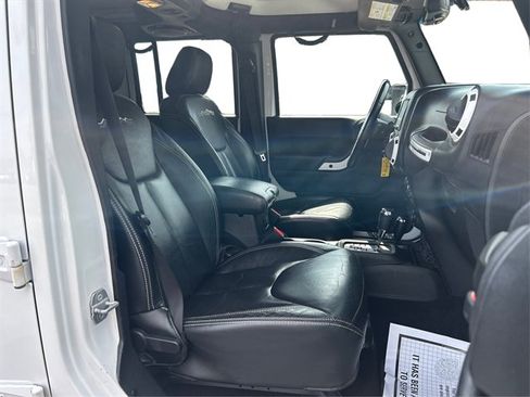 Used 2014 Jeep Wrangler Unlimited Sahara w/ Dual Top Group AWD/4WD image 42